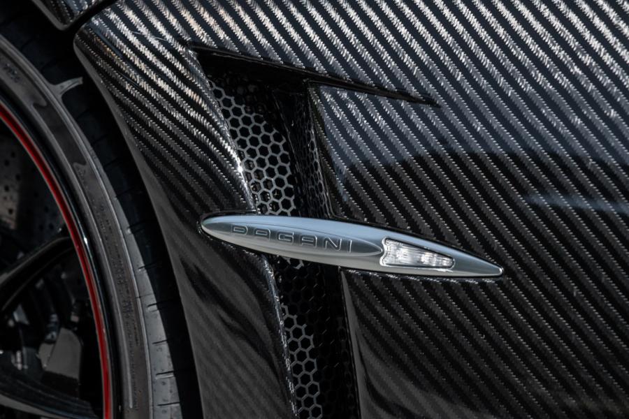 Детали экстерьера Pagani Huayra Pacchetto Tempesta (57/100) 2019 года  (фото 5 из 21)
